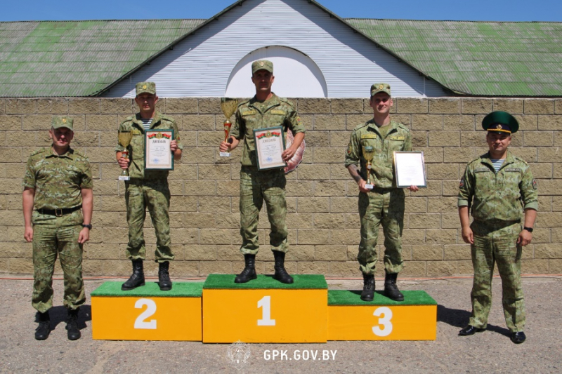 Пинские пограничники одержали победу в военном троеборье