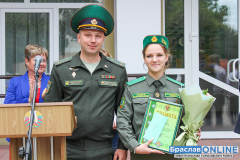 За помощь в поимке нарушителя видзовчанка Дарья Сапрыкина получила грамоту от органов пограничных служб