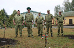 В рамках акции, которая проходит с 10 по 17 сентября, командование Брестской пограничной группы высадило яблони
