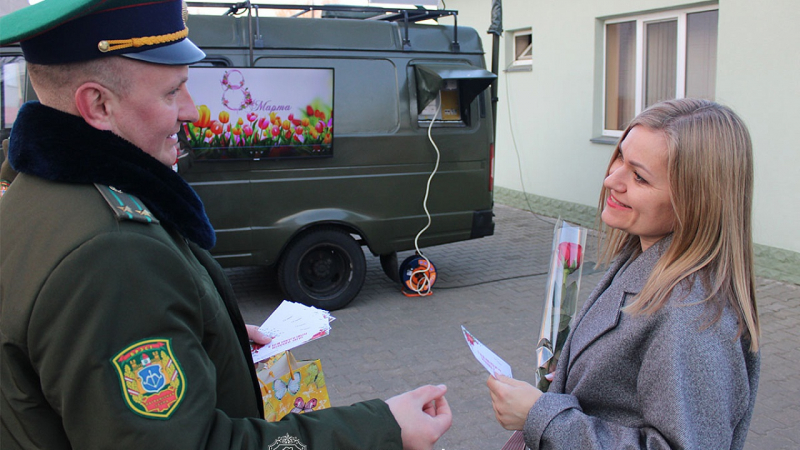 Брестские пограничники поздравили своих прекрасных коллег с Днем женщин