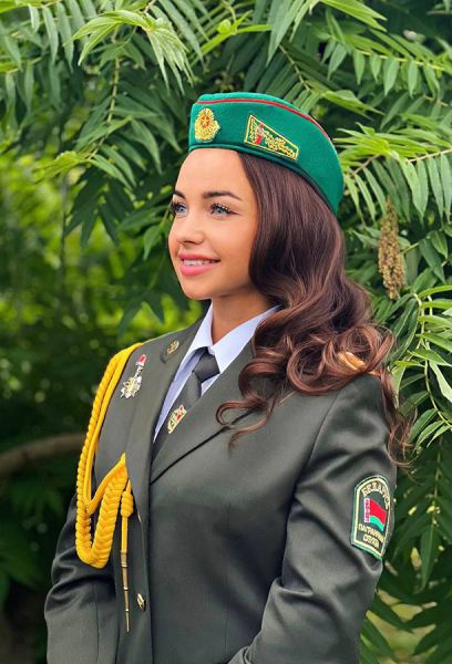 Анастасия Попкович стоит на охране рубежей