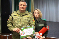 В Пинском пограничном отряде отметили серебряную свадьбу семьи Талако