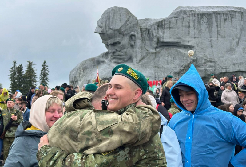 17 мая, в МК "Брестская крепость-герой" состоялось торжественное принятие присяги новобранцами Брестской пограничной группы