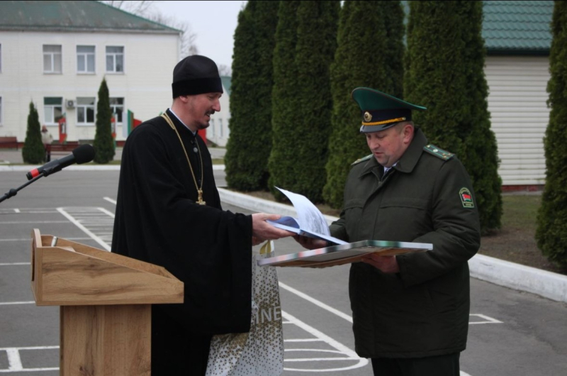 В Пинском пограничном отряде состоялся ритуал прощания с Боевым знаменем