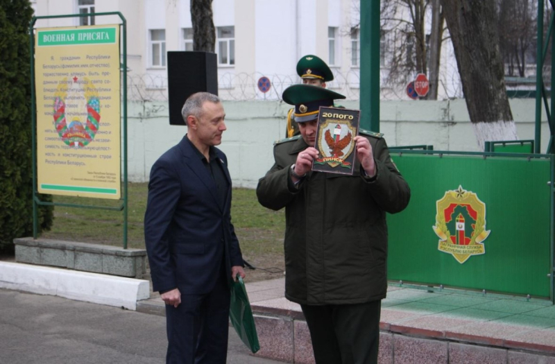 В Пинском пограничном отряде состоялся ритуал прощания с Боевым знаменем