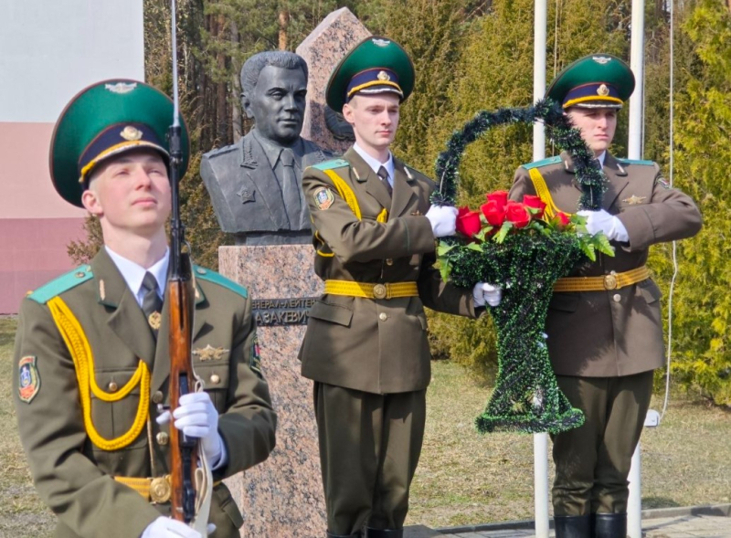 Торжественный митинг объединил личный состав подразделения, представителей гимназии № 4 г.Гродно, носящей имя Героя, местных