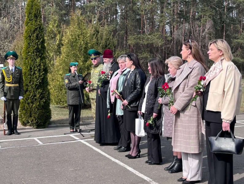 Торжественный митинг объединил личный состав подразделения, представителей гимназии № 4 г.Гродно, носящей имя Героя, местных