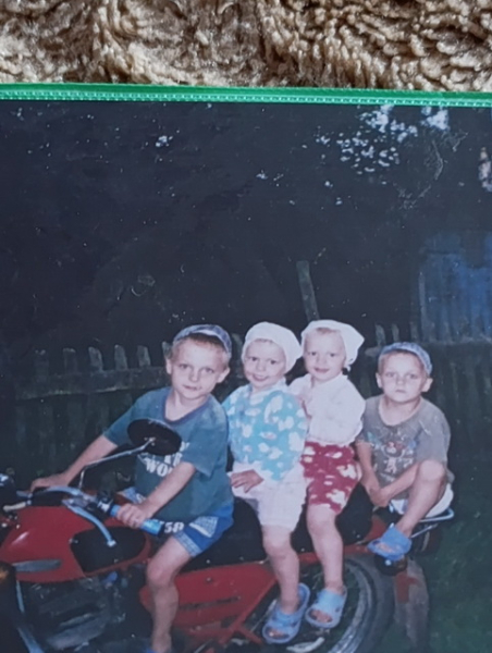 в Берестовицком районе служат Андрей и Александр Михайловы, а также Виталий и Евгений Генюши – две уникальные пары братьев-близн