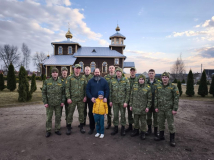 В канун Светлой Пасхи слушатели Института пограничной службы навели порядок у храма в Вороново