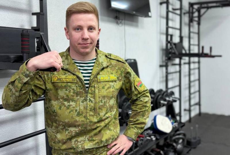 Начальник физической подготовки и спорта капитан Валентин Клышейко