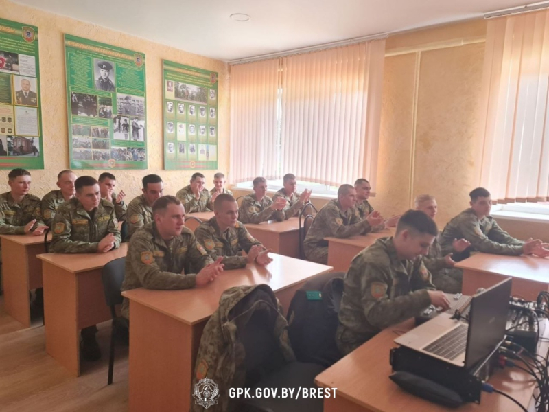 Музвка на границе: оркестр выступил для пограничников на заставах "Токари" и "Огородники""