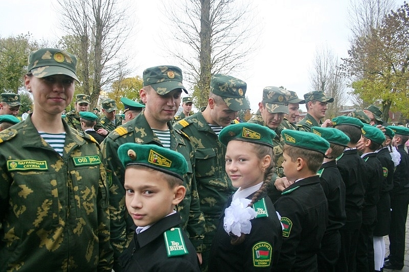 Юным кадетам в Бресте вручили Штандарт...