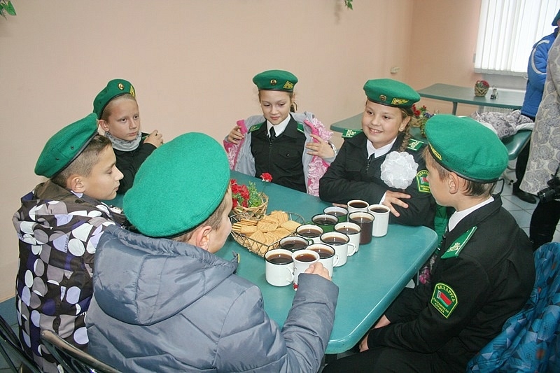 Юным кадетам в Бресте вручили Штандарт...