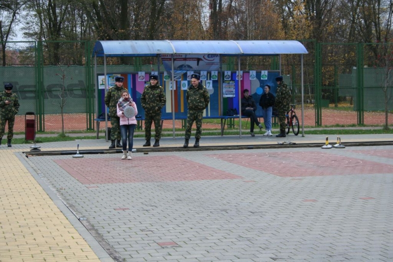 Воскресенье...ноябрь 2017... Центр подготовки специалистов пограничного контроля...сыграли в айсшток в городском парке...